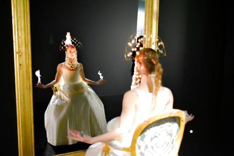 非売品 In Goude we trust! / Jean-Paul Goude シャネル アート 画像