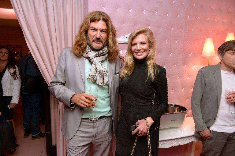 Inauguration de la pâtisserie-boudoir de Zahia Dehar