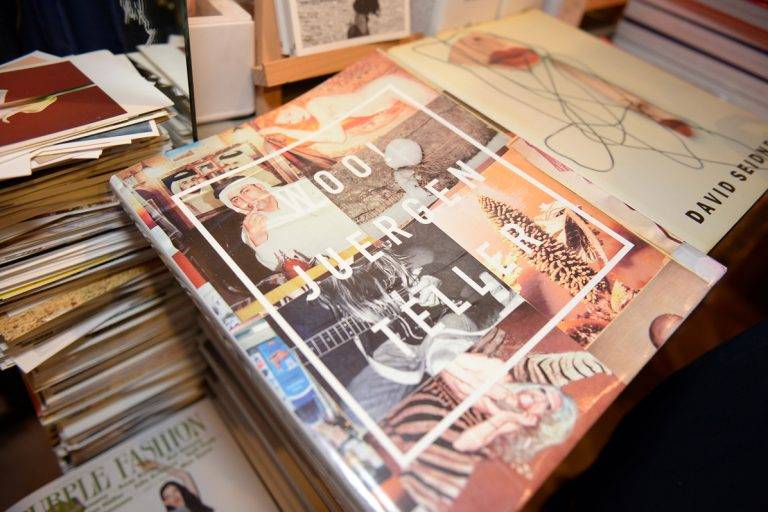 Signature du livre Woo! de Juergen Teller