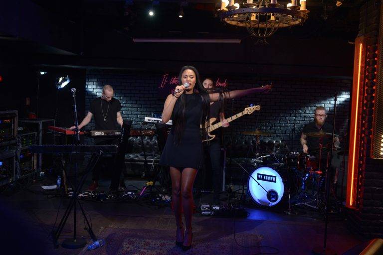  - V.V. Showcase. Brown with Paco Rabanne