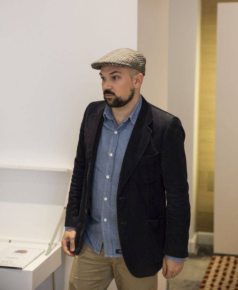  - Signature du livre ‘Pierre Paulin : l’homme et L’oeuvre’ de Nadine Descendre