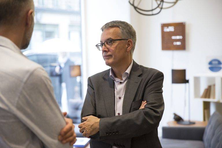  - Signature du livre ‘Pierre Paulin : l’homme et L’oeuvre’ de Nadine Descendre