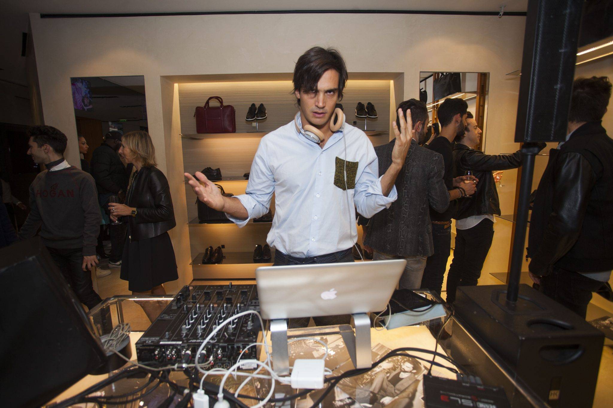  - HOGAN CLUB – One Night Only