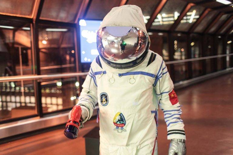 Unbottle Yourself avec Sébastien Tellier, Inès Mélia et The Magician