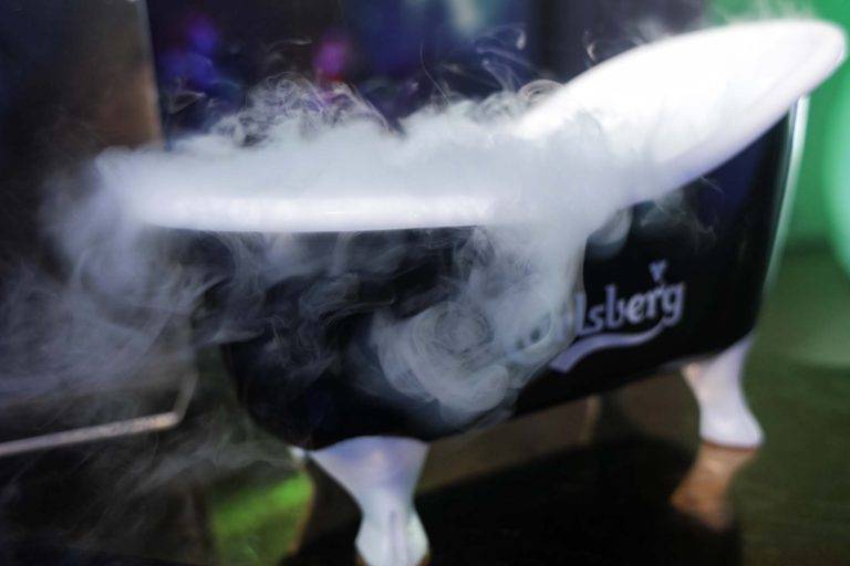 Unbottle Yourself avec Sébastien Tellier, Inès Mélia et The Magician