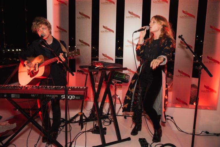 Mumm dévoile sa première bouteille connectée w/ Mark Ronson