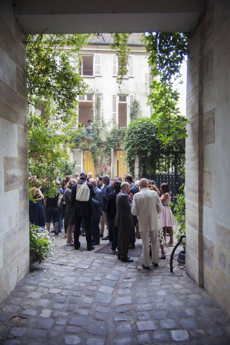 Remise des insignes de Chevalier de la Légion d’honneur à Catherine Grenier