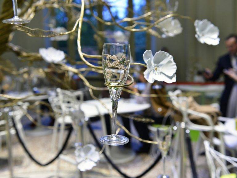 FIAC 21015 – Floraison enchantée de la maison Perrier-Jouët