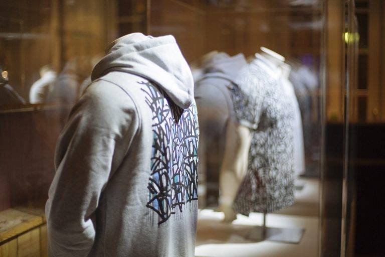 Présentation de la collection Lacoste L!ve x JonOne