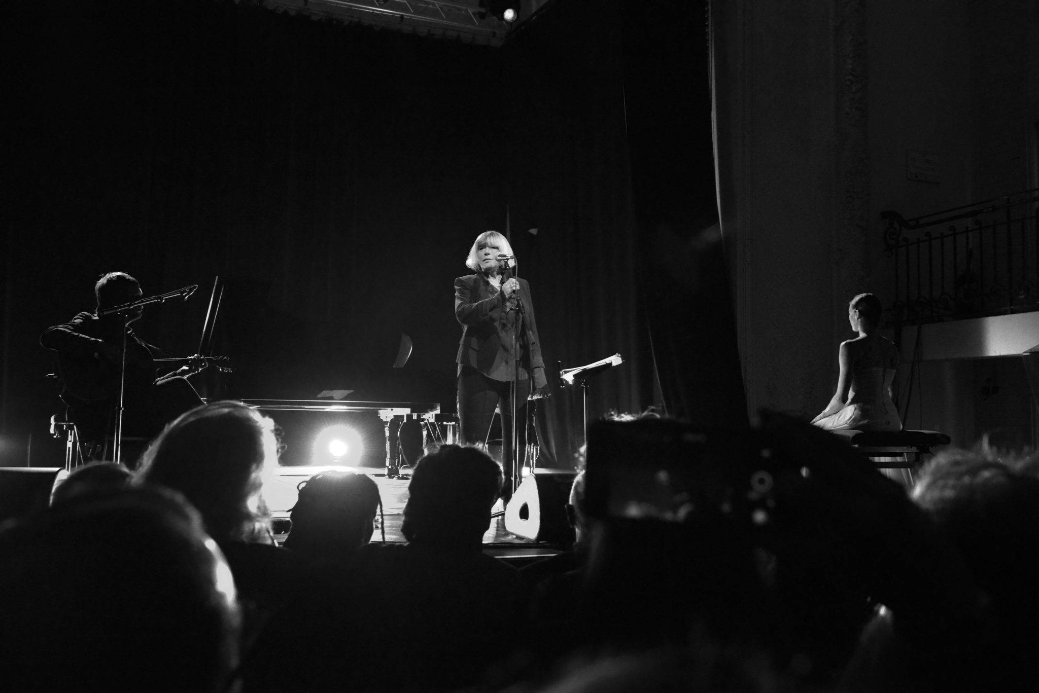  - Marie-Agnès Gillot, Marianne Faithfull et les soeurs Labèque sur scène pour ICCARRE