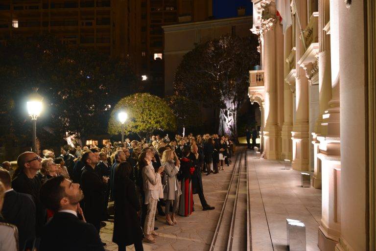 Prada inaugure l’exposition ‘Marlene Dietrich x Francesco Vezzoli in Villa Marlene’