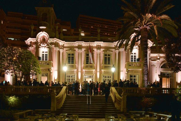 Prada inaugure l’exposition ‘Marlene Dietrich x Francesco Vezzoli in Villa Marlene’