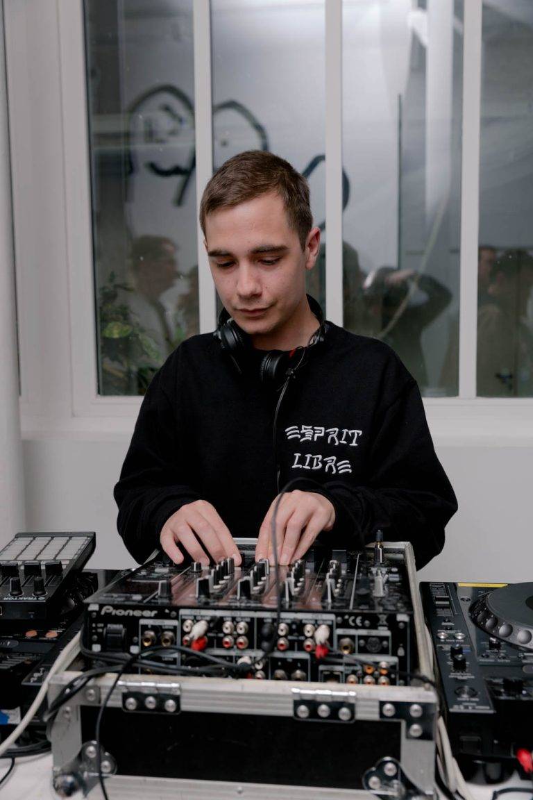  - Etudes fête les 1 an de son flagship store w/ Mark Gonzales