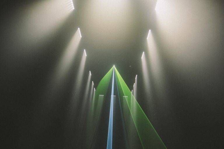 Adidas illumine le Palais Brongniart avec Stadium of lights