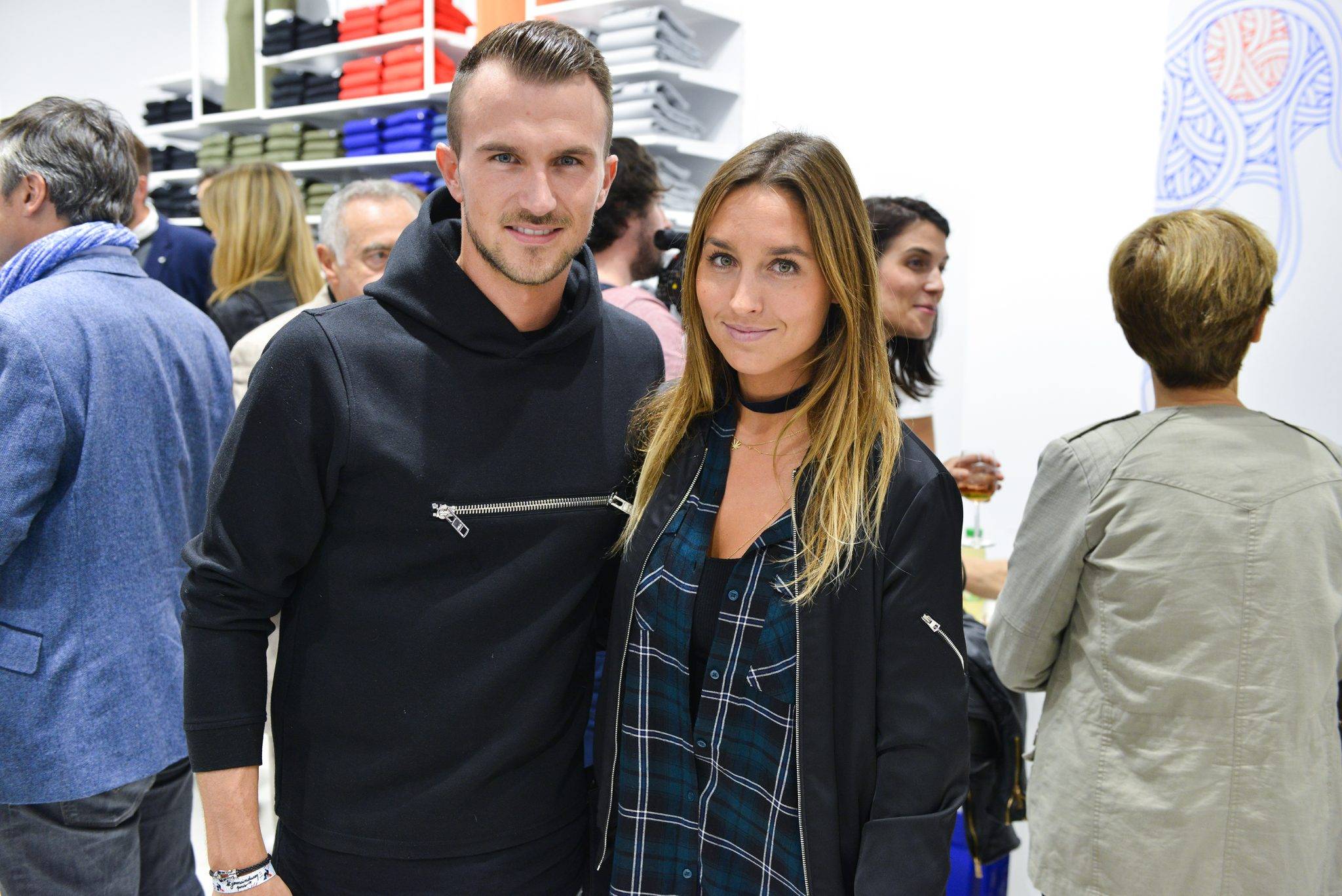  - le coq sportif joue et marque boulevard Saint Germain