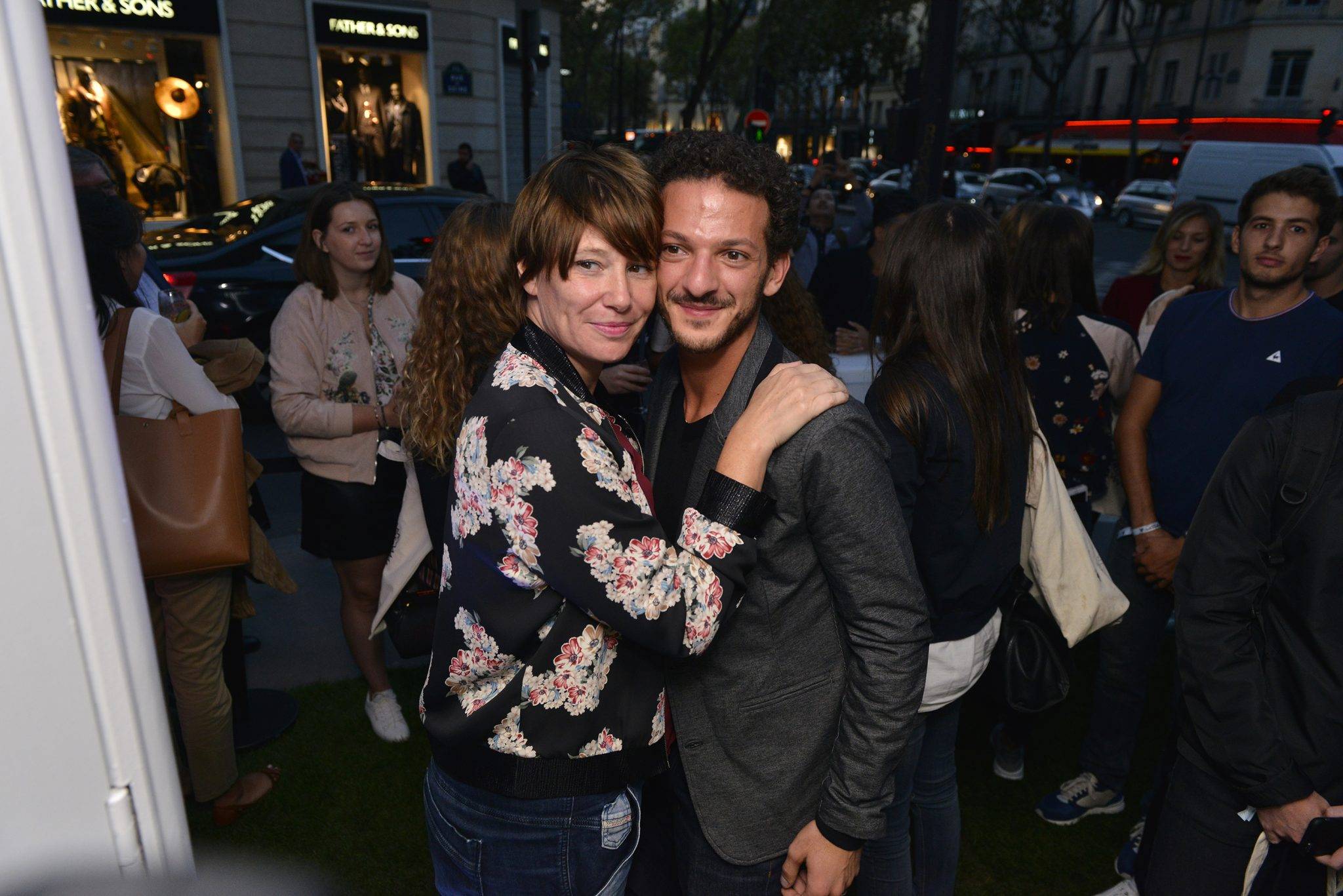  - le coq sportif joue et marque boulevard Saint Germain