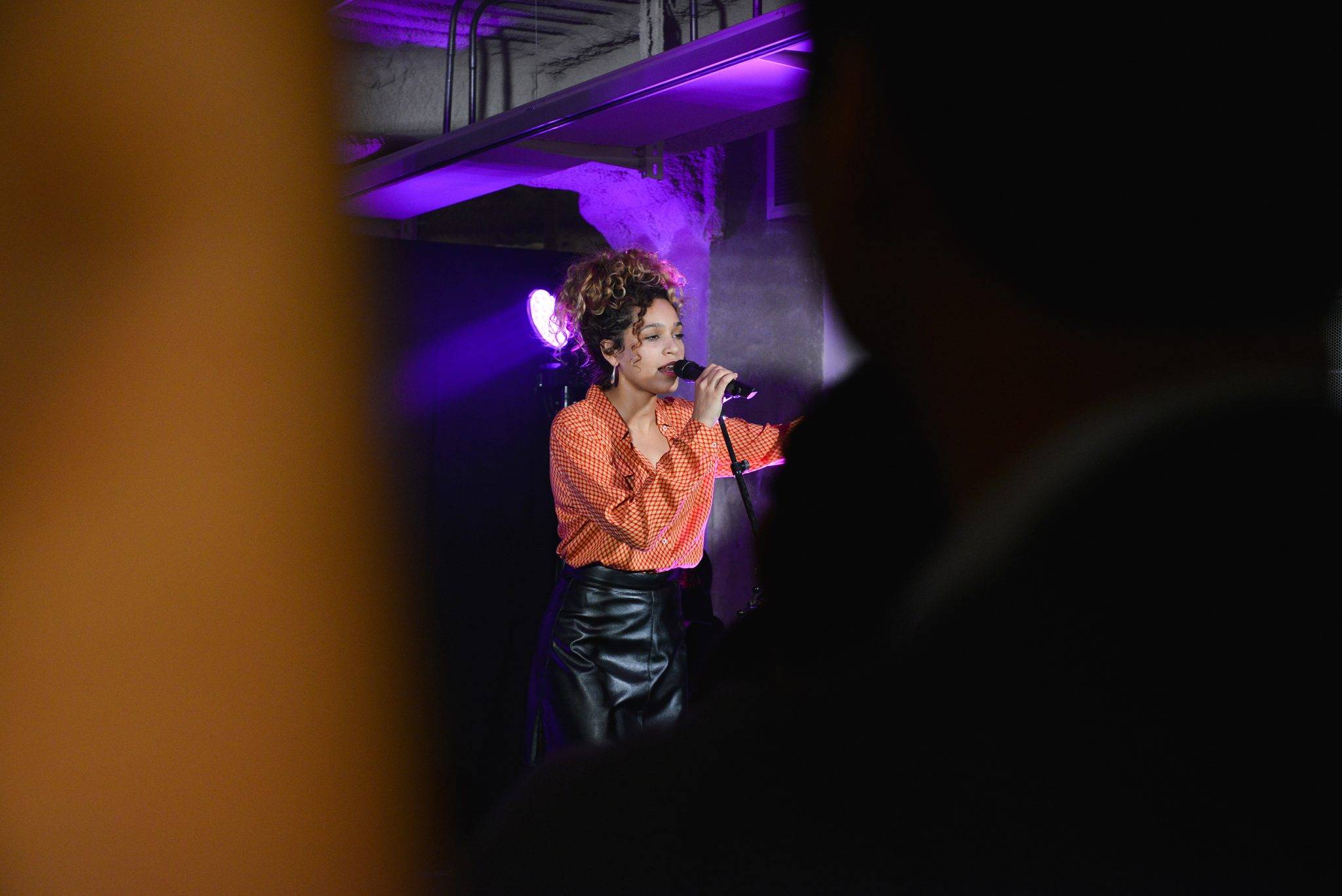  - Izzy Bizu chante pour Marie Claire & Benetton