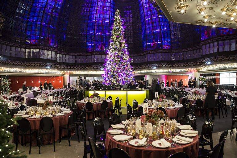 Rose Association diner under the dome of Spring