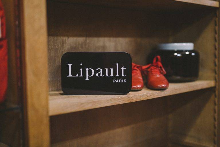 Lipault dévoile sa capsule avec Inès de la Fressange