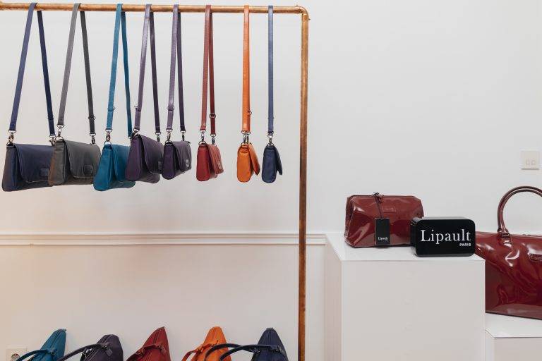 Lipault dévoile sa capsule avec Inès de la Fressange