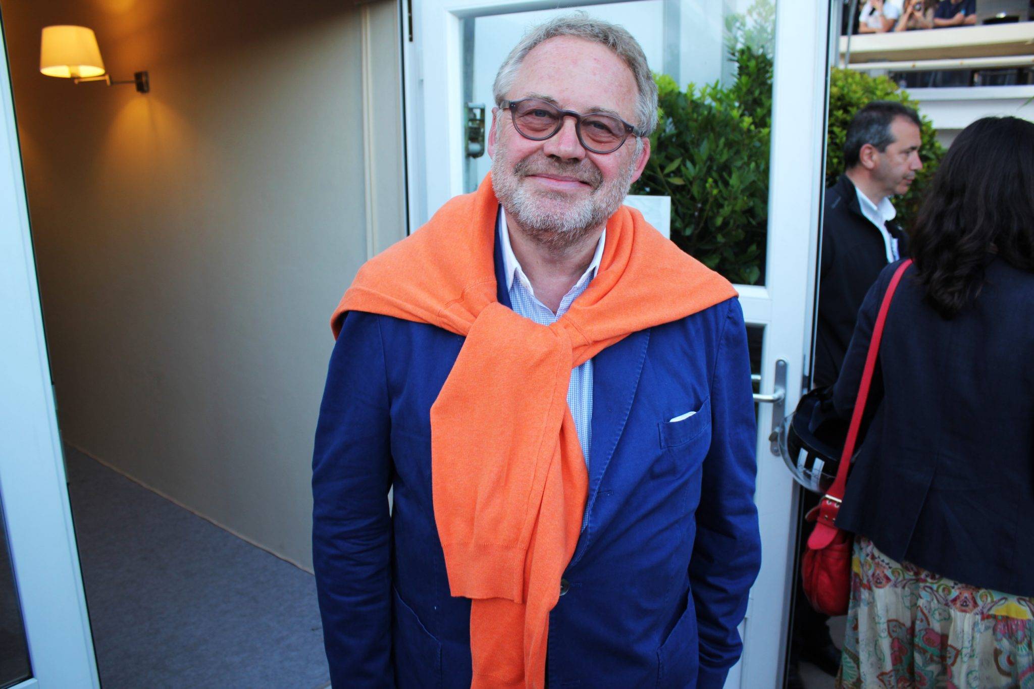  - Dans le patio du Grand Journal