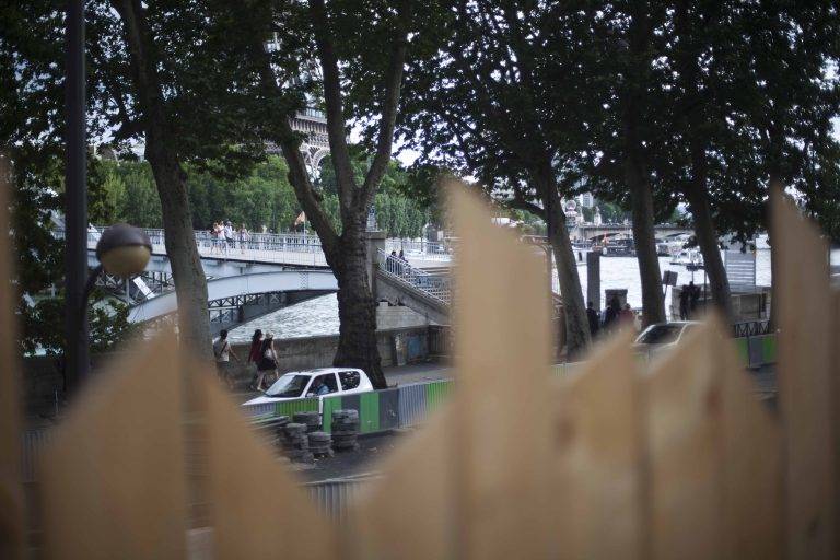 Remise de médaille à Pascale Cayla