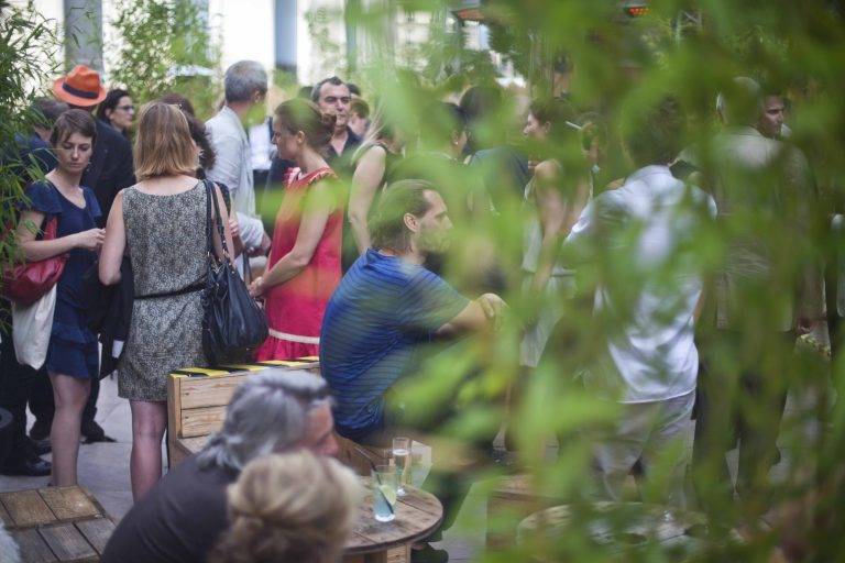 Remise de médaille à Pascale Cayla