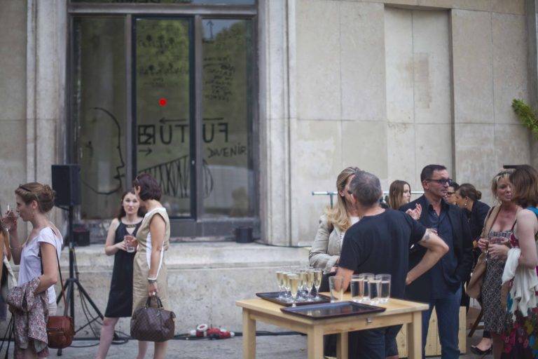 Remise de médaille à Pascale Cayla