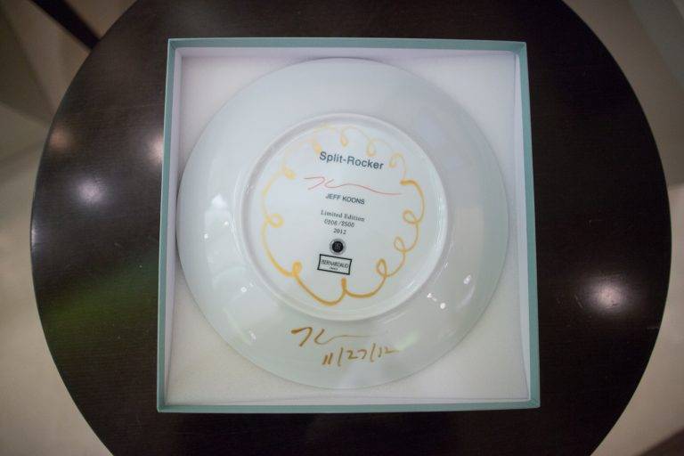 Jeff Koons signature for Bernardaud