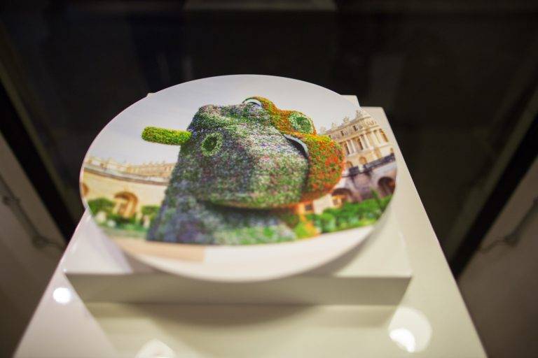 Jeff Koons signature for Bernardaud