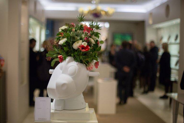 Jeff Koons signature for Bernardaud