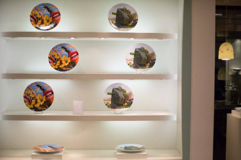 Jeff Koons signature for Bernardaud