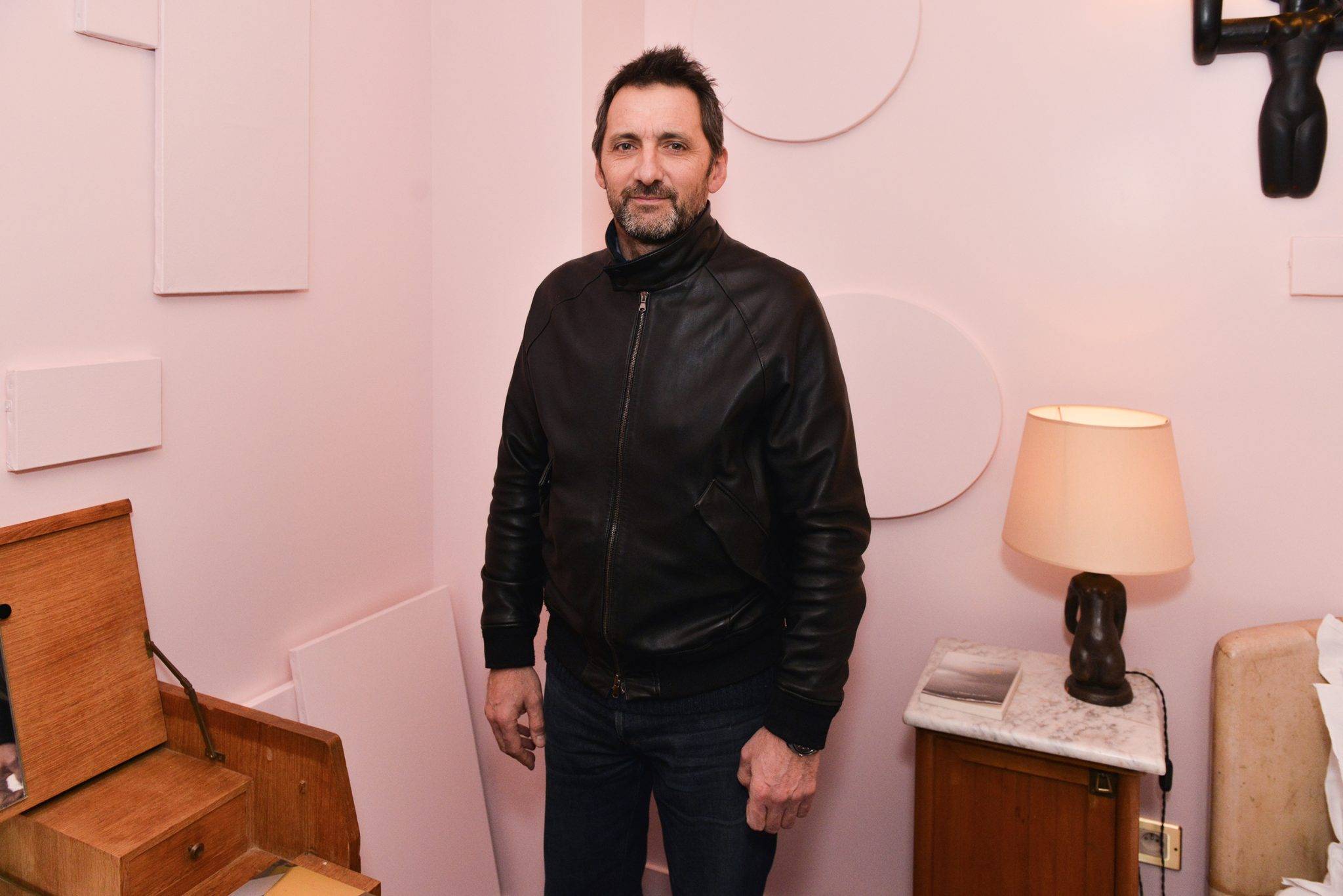  - L’hôtel Grand Amour et la galerie Perrotin nous invitent dans la chambre de Claude Rutault