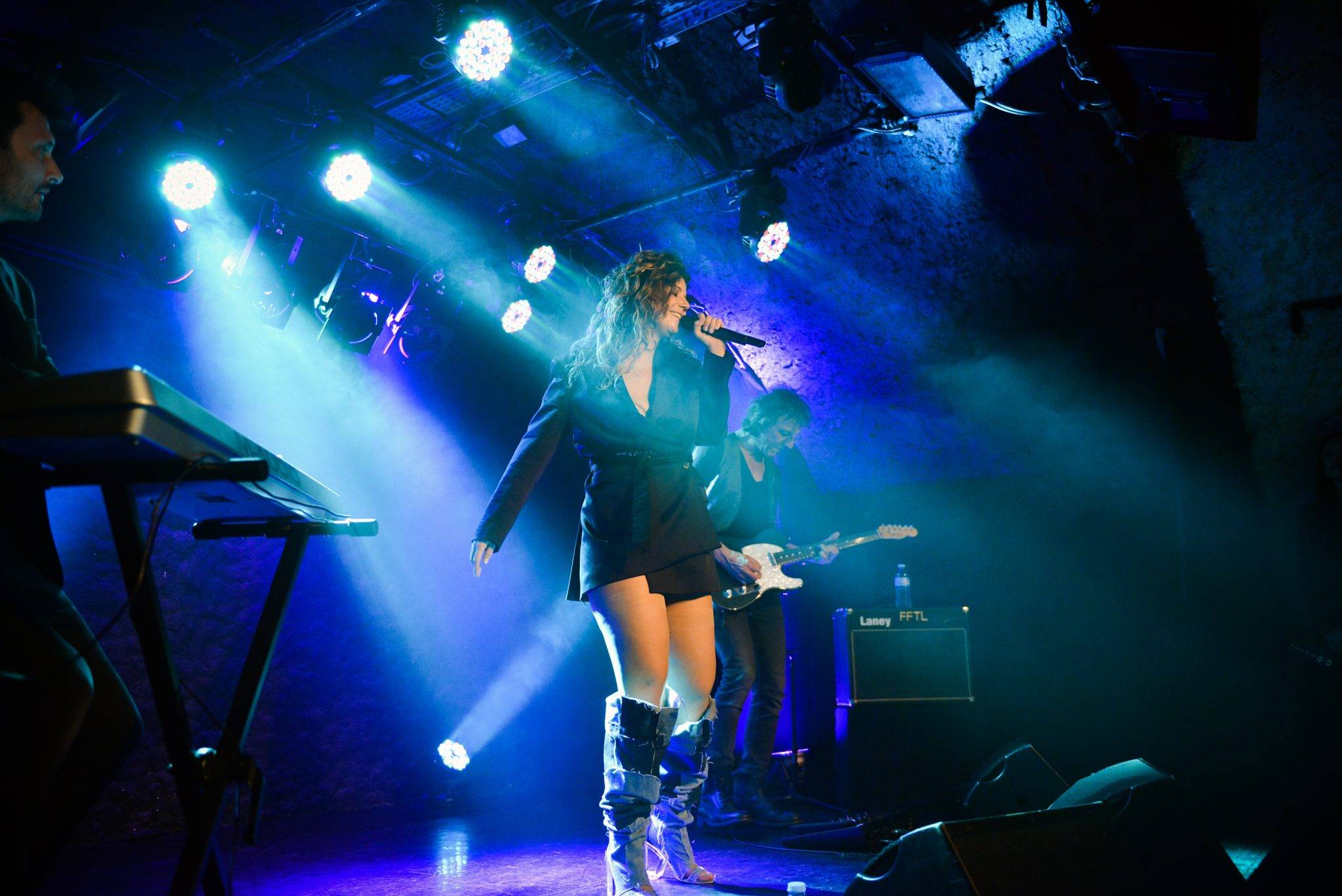  - Sur la scène du Sentier des Halles, Chanez est « Attachiante »