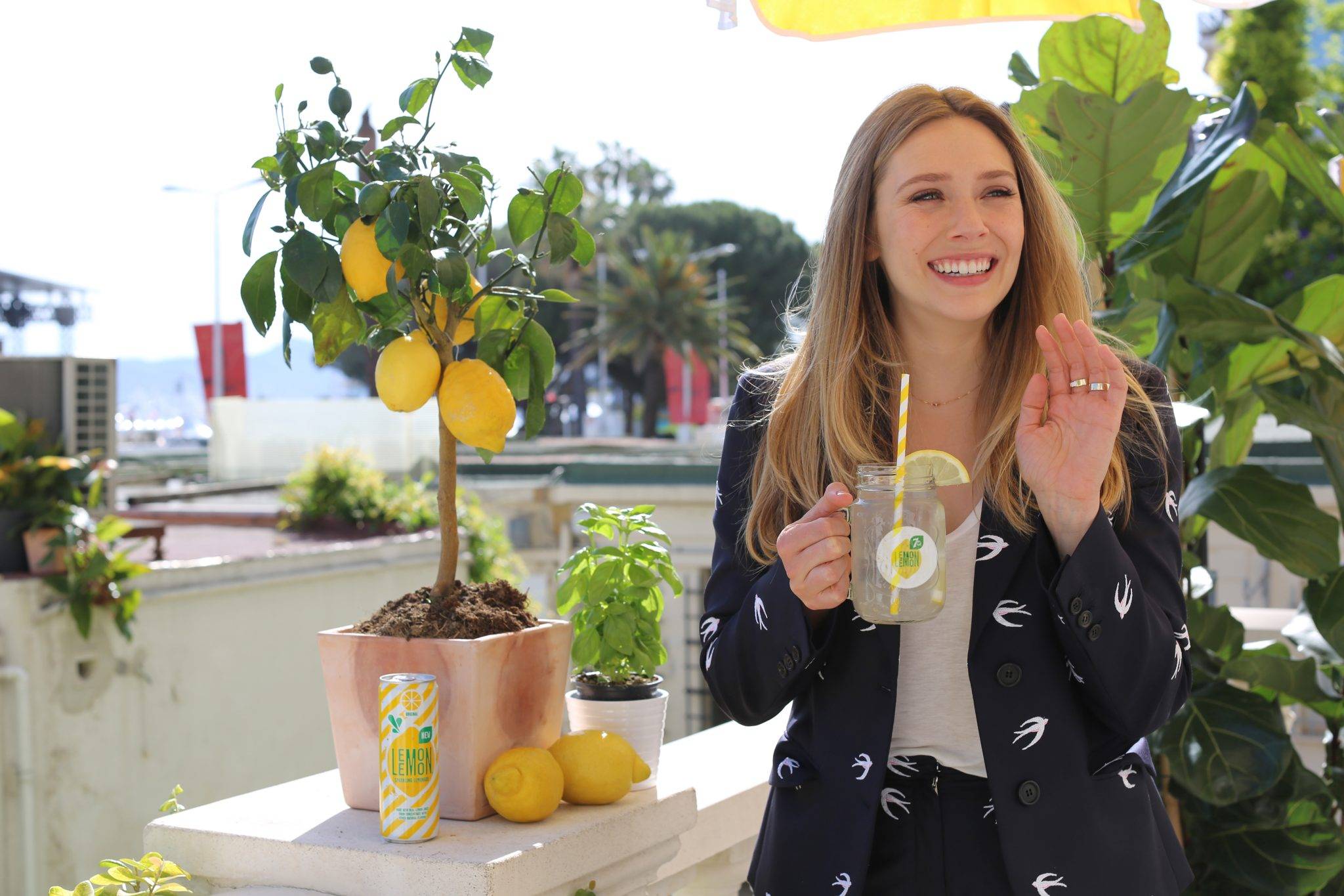  - Elizabeth Olsen illumine la terrasse de la Villa AH