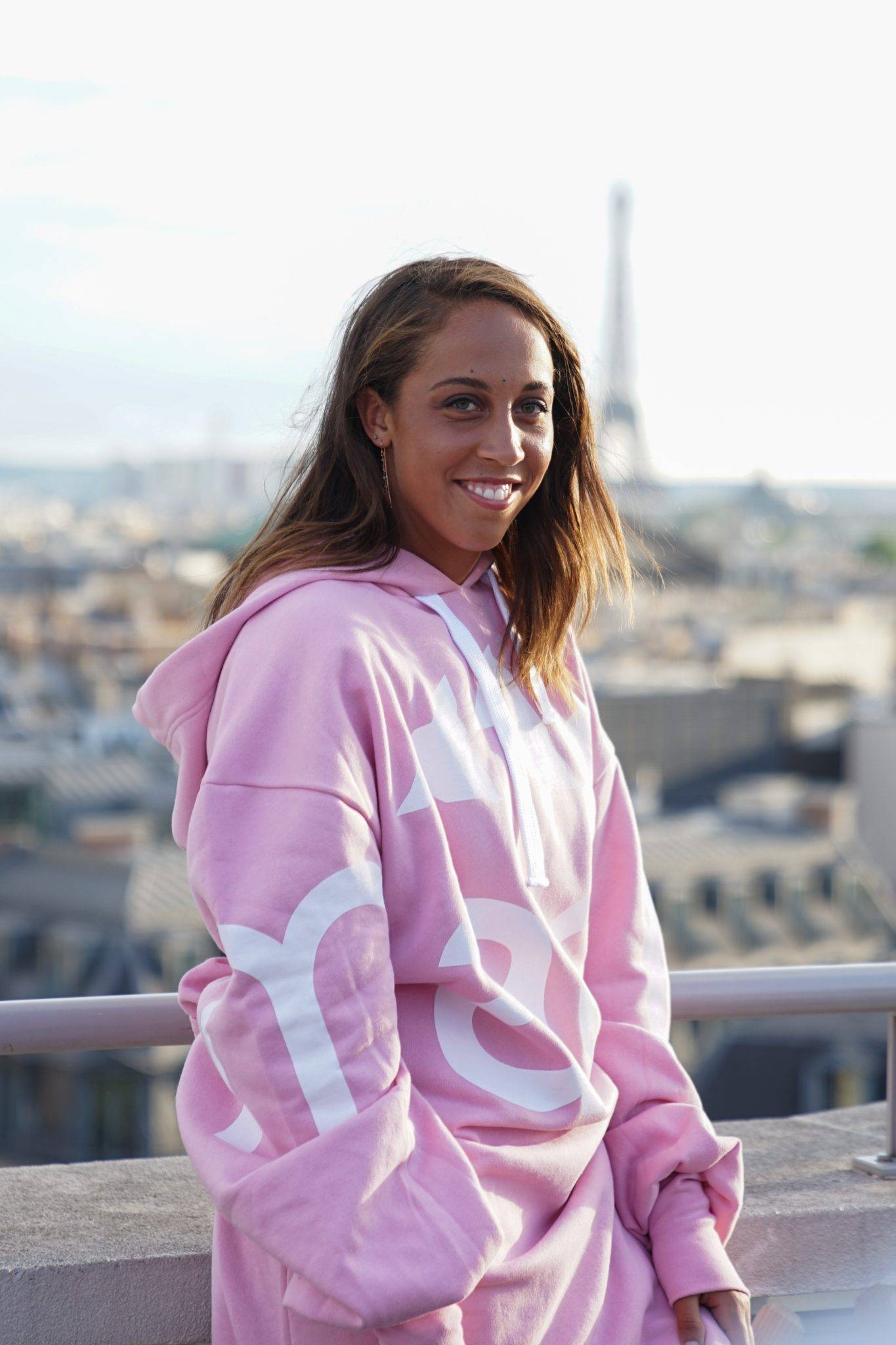  - Sur les toits de Paris, Evian voit la vie en oversize