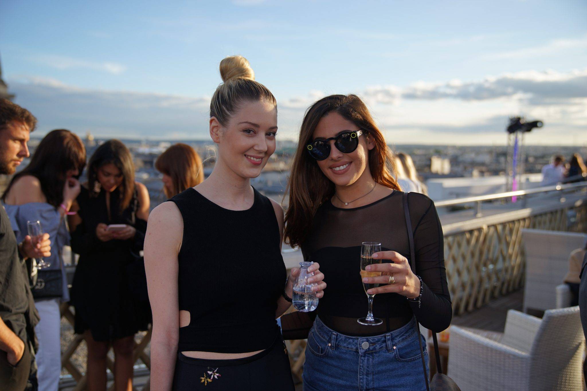  - Sur les toits de Paris, Evian voit la vie en oversize