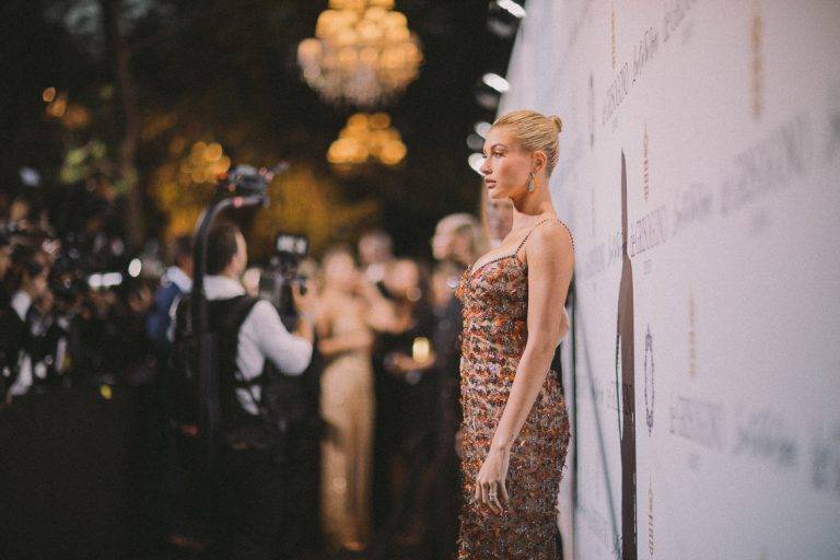  - « Love on the Rocks »: pleins feux sur la soirée De Grisogono avec Rita Ora et Hailey Baldwin