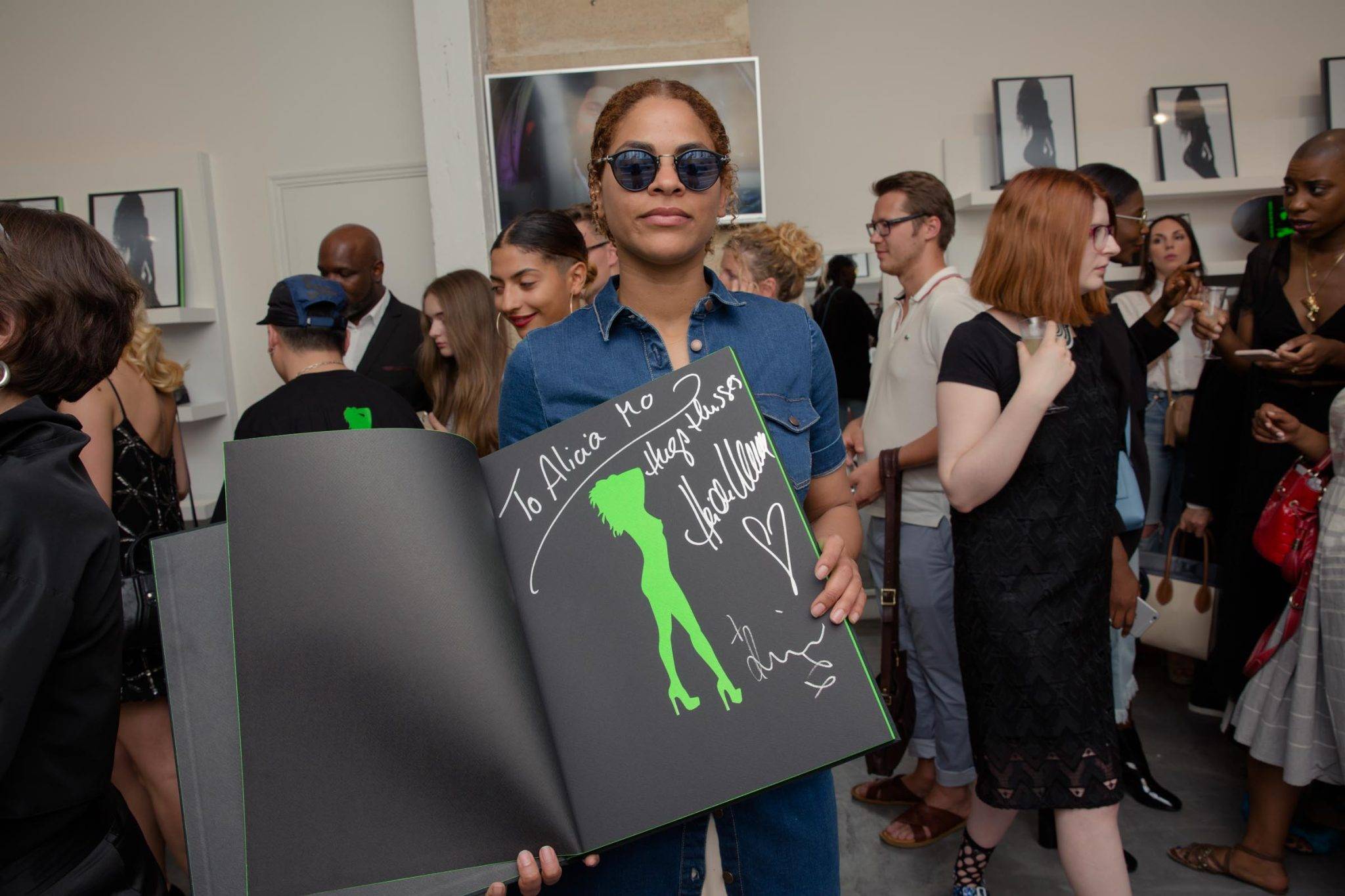  - La boutique Supra pleine à craquer pour la signature du livre « Heidi Klum by Rankin »