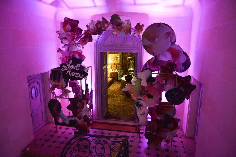 Isabelle d’Ornano ouvre les portes de son appartement à Quentin Jones