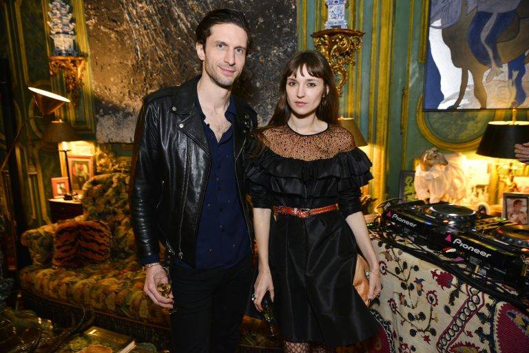  - Isabelle d’Ornano ouvre les portes de son appartement à Quentin Jones