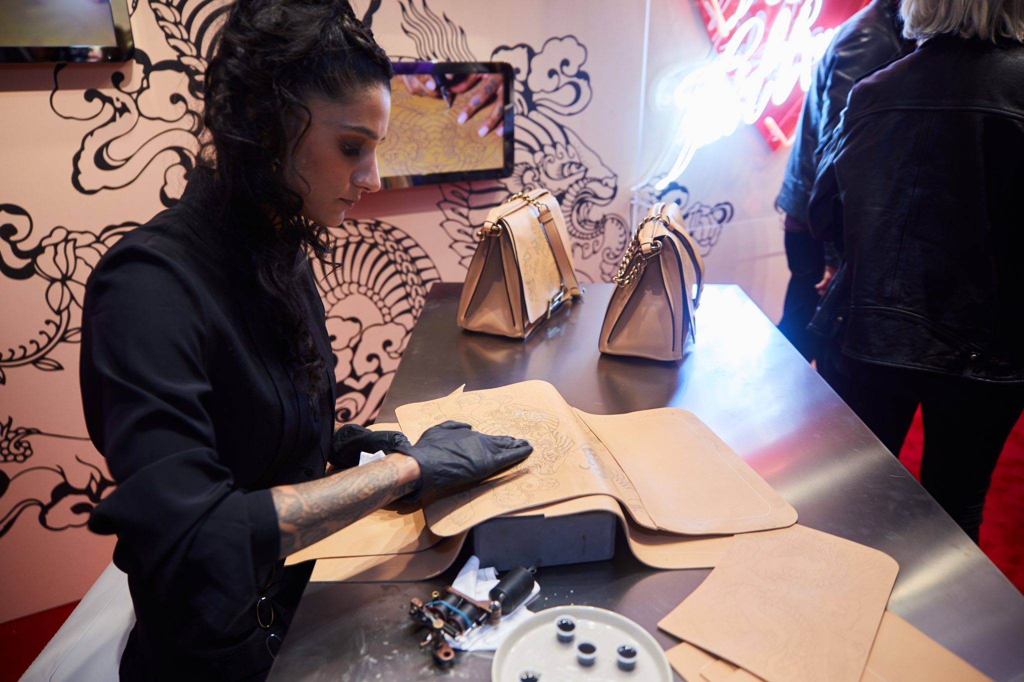  - Le tatouage selon Tod’s attire la foule mode française et internationale
