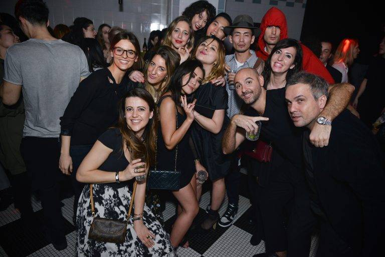  - Grace Hartzel et Hayett McCarthy passent des podiums aux platines pour la soirée Linda Farrow