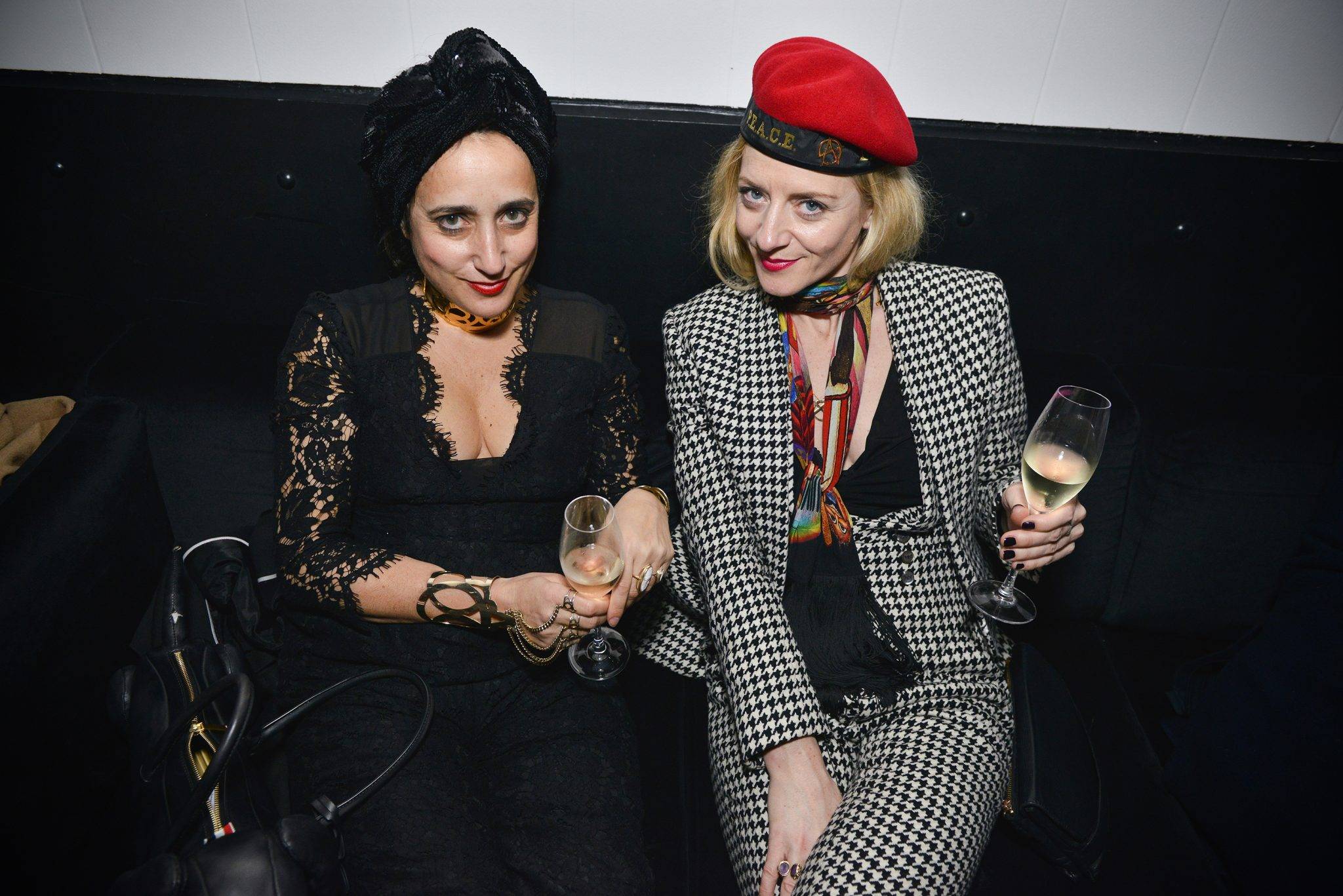  - Grace Hartzel et Hayett McCarthy passent des podiums aux platines pour la soirée Linda Farrow