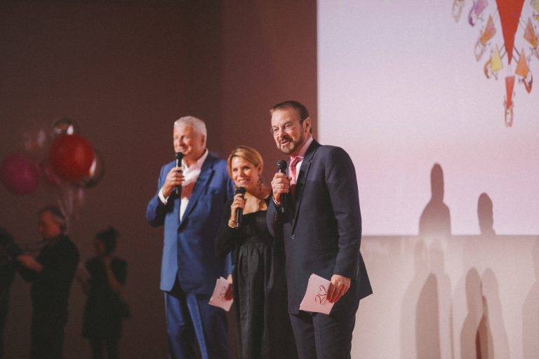  - Pour ses vingt ans, le Prix Clarins fait briller La Bonne Étoile de Laeticia Hallyday
