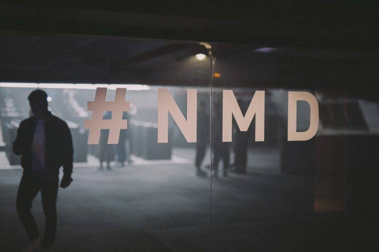 Dans les anciens locaux de Libération, Adidas arrête le temps pour ses nouvelles NMD