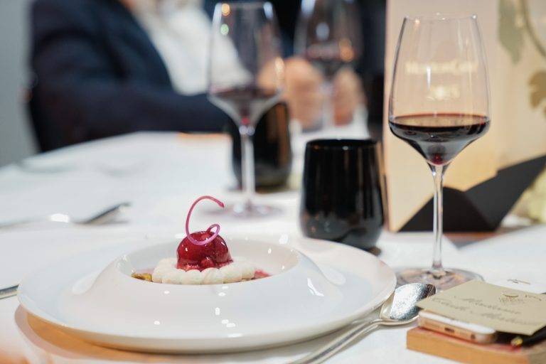 Mouton Cadet fait son retour sur scène avec un dîner d’exception