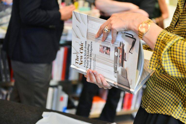 AD France et Artcurial réunissent le meilleur du design français avec l’ouvrage « The New Chic »