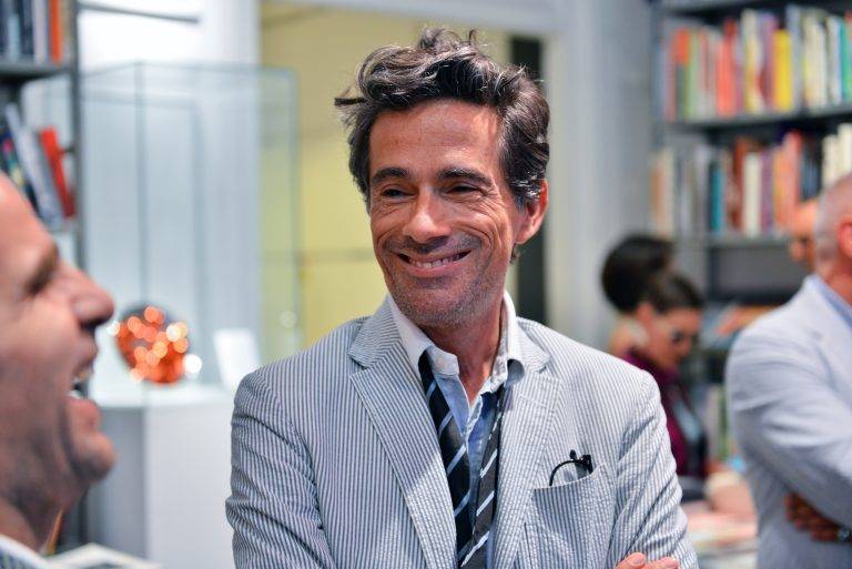  - AD France et Artcurial réunissent le meilleur du design français avec l’ouvrage « The New Chic »