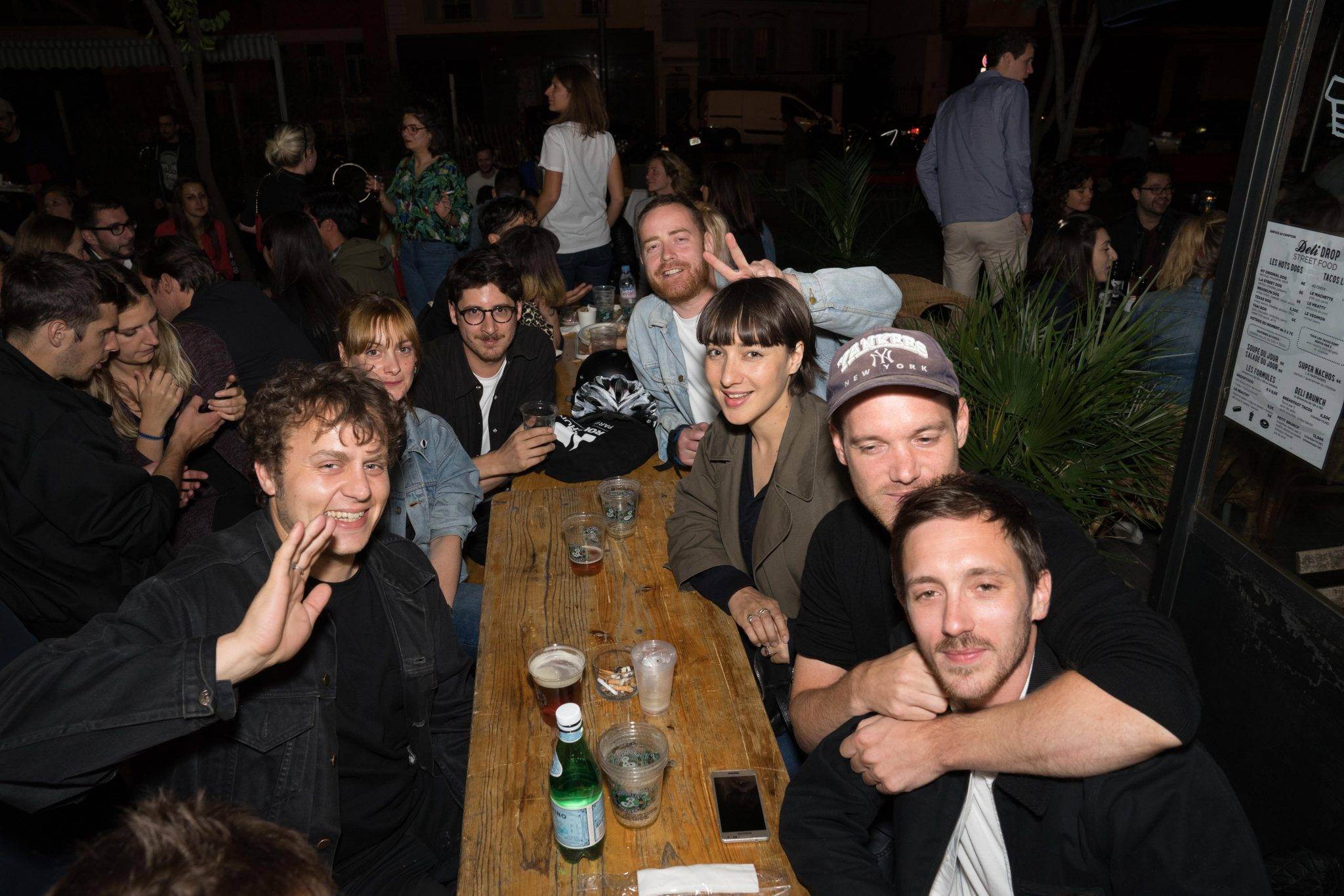  - À la table de l’association Va Faire Cuire Un Oeuf